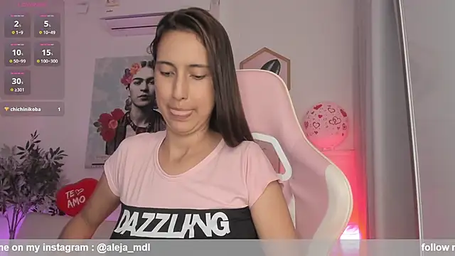 Snapshot of aleja_rythm chatting on 02.14.25 aleja rythm online show from 02.14.25