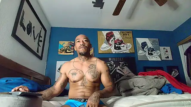 Snapshot of athephenomenal1 chatting on 11.19.25 athephenomenal1 online show from 11.19.25