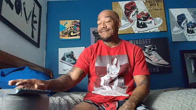 Snapshot of athephenomenal1 chatting on 11.20.25 athephenomenal1 online show from 11.20.25