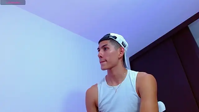 Snapshot of Valerio_20 chatting on 03.20.25 Valerio 20 online show from 03.20.25