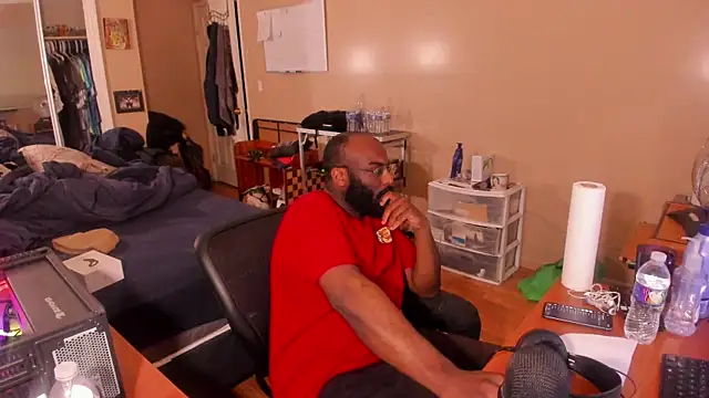 Snapshot of MrChuckDailyXXX chatting on 01.27.25 MrChuckDailyXXX online show from 01.27.25