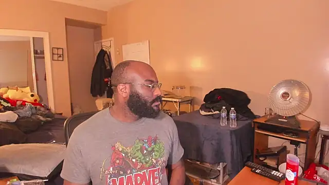 Snapshot of MrChuckDailyXXX chatting on 04.16.26 MrChuckDailyXXX online show from 04.16.26