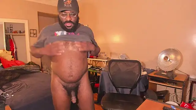 Snapshot of MrChuckDailyXXX chatting on 04.27.26 MrChuckDailyXXX online show from 04.27.26
