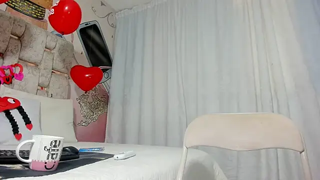 EMMA SWEETT1 online show from 02.14.25