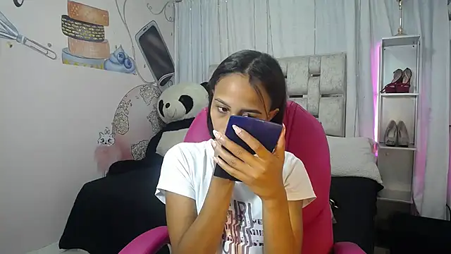 EMMA SWEETT1 online show from 11.26.25