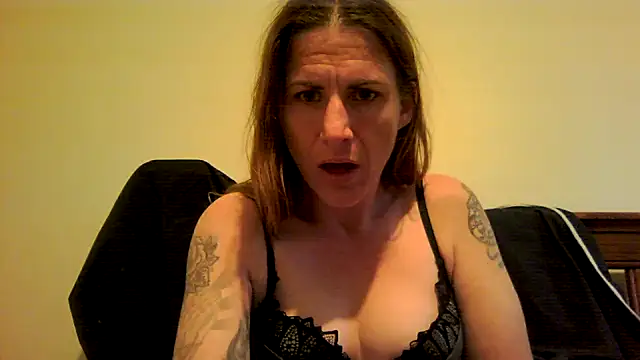 Snapshot of Steff8u chatting on 12.03.25 Steff8u online show from 12.03.25