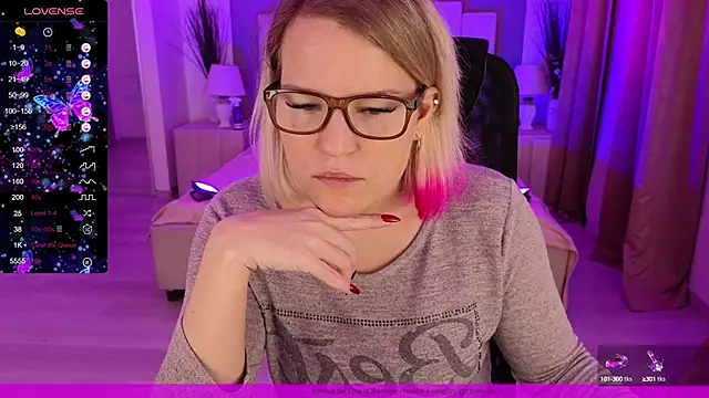 EVAshinyGIRL online show from 12.21.24