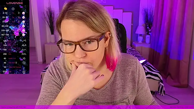 EVAshinyGIRL online show from 01.09.25