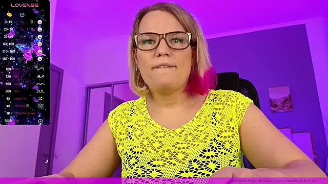 EVAshinyGIRL online show from 01.28.25