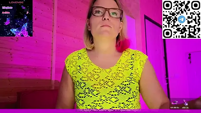 EVAshinyGIRL online show from 02.13.25