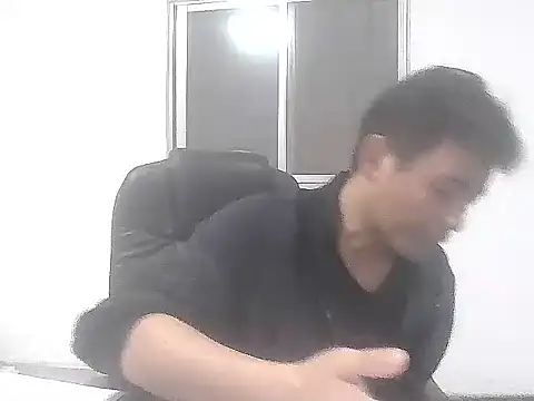 Snapshot of kisstoyousoon2024 chatting on 11.11.25 kisstoyousoon2024 online show from 11.11.25