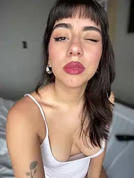 veronicaapink online show from 12.28.24