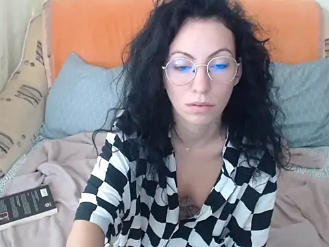 Emmatoo online show from 11.02.25