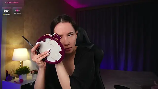 Snapshot of Amely_Young chatting on 12.22.24 Amely Young online show from 12.22.24