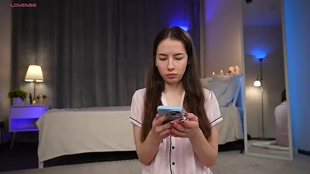 Amely Young online show from 11.17.25