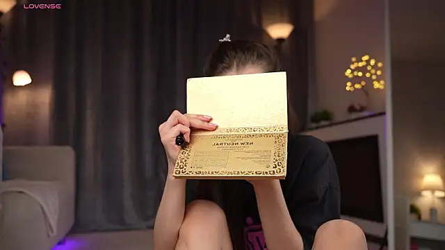 Snapshot of Amely_Young chatting on 02.19.26 Amely Young online show from 02.19.26