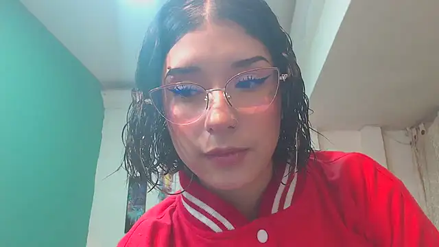 Snapshot of Cinthya-Gomez6 chatting on 03.15.25 Cinthya-Gomez6 online show from 03.15.25