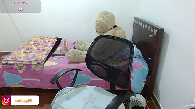 Snapshot of Cinthya-Gomez6 chatting on 07.19.26 Cinthya-Gomez6 online show from 07.19.26