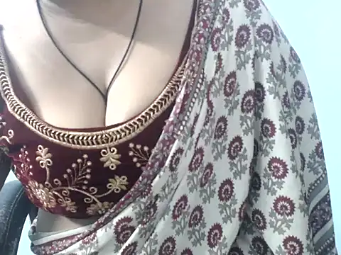 Snapshot of sapna-ji chatting on 12.24.24 sapna-ji online show from 12.24.24