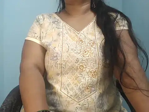 Snapshot of sapna-ji chatting on 01.05.25 sapna-ji online show from 01.05.25