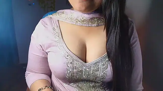 Snapshot of KhwahisHH chatting on 02.12.25 KhwahisHH online show from 02.12.25