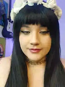 Snapshot of ItsNaiixa chatting on 12.18.24 ItsNaiixa online show from 12.18.24