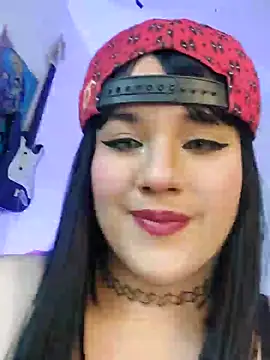 Snapshot of ItsNaiixa chatting on 12.22.24 ItsNaiixa online show from 12.22.24