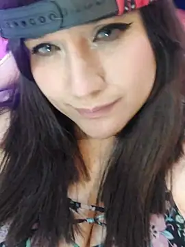 Snapshot of ItsNaiixa chatting on 02.16.25 ItsNaiixa online show from 02.16.25