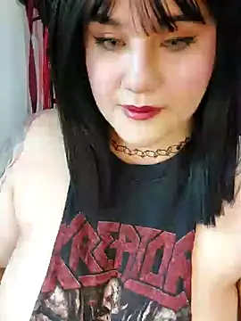 Snapshot of ItsNaiixa chatting on 10.04.25 ItsNaiixa online show from 10.04.25