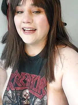 Snapshot of ItsNaiixa chatting on 10.18.25 ItsNaiixa online show from 10.18.25