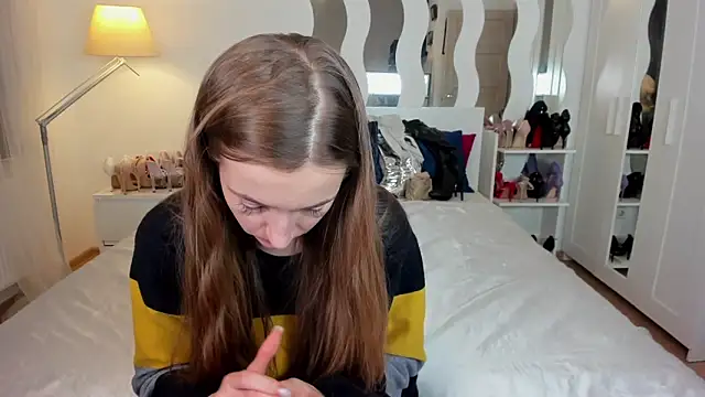 KateRedgar online show from 03.05.25