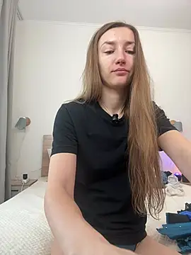 Snapshot of KateRedgar chatting on 04.12.26 KateRedgar online show from 04.12.26