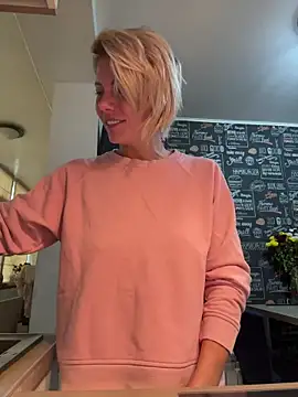 Snapshot of tanyagrey chatting on 10.28.25 tanyagrey online show from 10.28.25