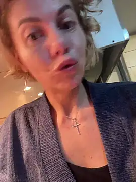 Snapshot of tanyagrey chatting on 11.06.25 tanyagrey online show from 11.06.25