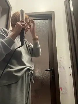 Snapshot of tanyagrey chatting on 11.10.25 tanyagrey online show from 11.10.25