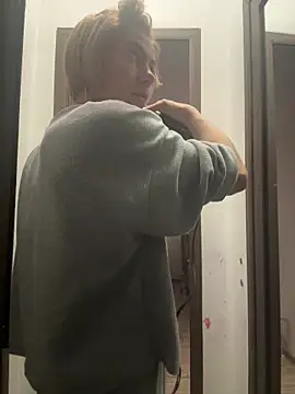 Snapshot of tanyagrey chatting on 11.12.25 tanyagrey online show from 11.12.25