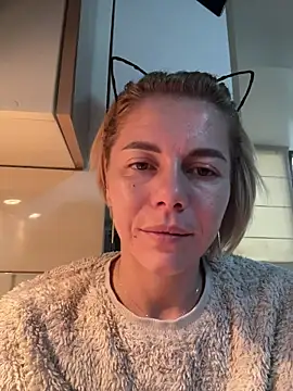 Snapshot of tanyagrey chatting on 11.18.25 tanyagrey online show from 11.18.25