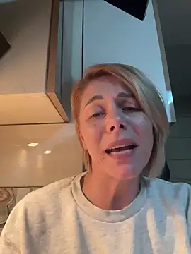 Snapshot of tanyagrey chatting on 12.21.25 tanyagrey online show from 12.21.25