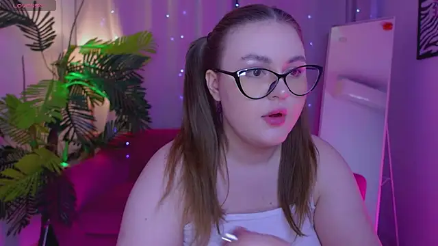 Snapshot of Mia__Peach chatting on 02.15.25 Mia Peach online show from 02.15.25