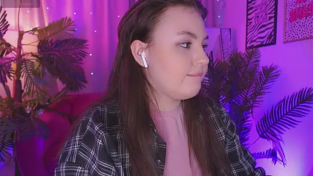 Snapshot of Mia__Peach chatting on 03.18.25 Mia Peach online show from 03.18.25