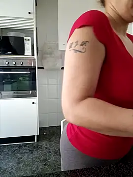 Snapshot of lamorbosa37 chatting on 12.18.24 lamorbosa37 online show from 12.18.24