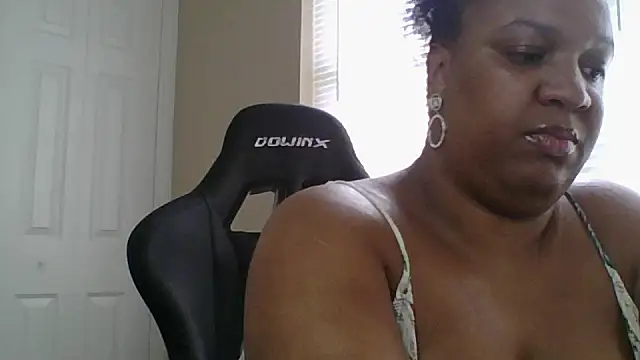 Snapshot of Badgirlbrittt chatting on 10.03.25 Badgirlbrittt online show from 10.03.25