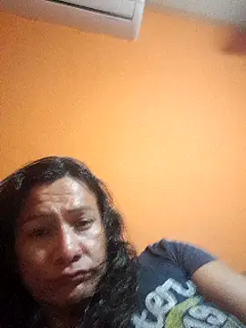 Snapshot of miicheele32 chatting on 12.19.24 miicheele32 online show from 12.19.24