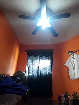 Snapshot of miicheele32 chatting on 01.21.25 miicheele32 online show from 01.21.25