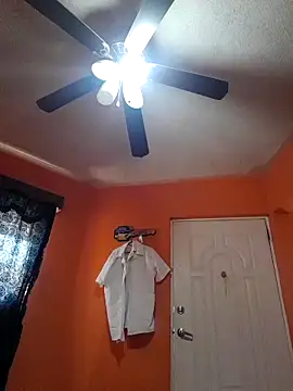 Snapshot of miicheele32 chatting on 02.19.25 miicheele32 online show from 02.19.25