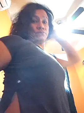 Snapshot of miicheele32 chatting on 09.29.25 miicheele32 online show from 09.29.25