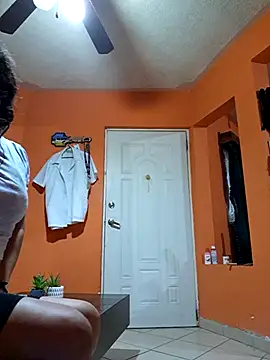 Snapshot of miicheele32 chatting on 10.20.25 miicheele32 online show from 10.20.25