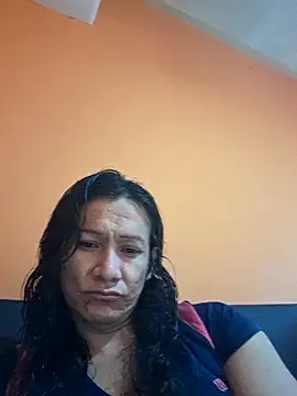 Snapshot of miicheele32 chatting on 11.15.25 miicheele32 online show from 11.15.25