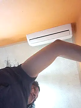 Snapshot of miicheele32 chatting on 11.30.25 miicheele32 online show from 11.30.25