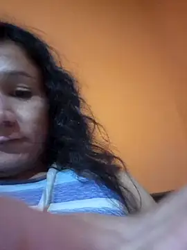 Snapshot of miicheele32 chatting on 12.04.25 miicheele32 online show from 12.04.25